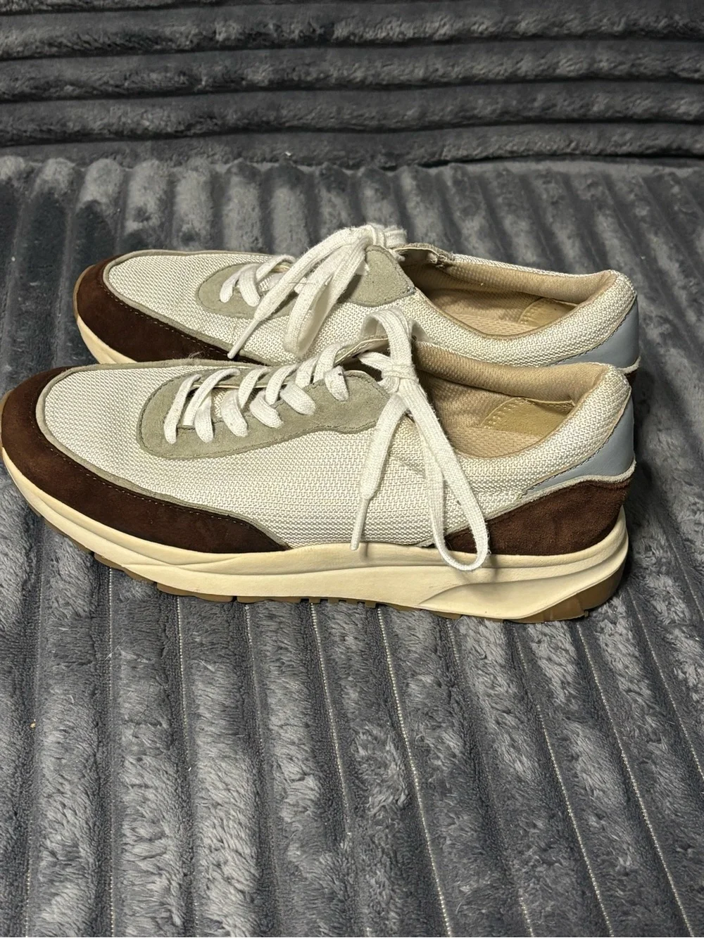 Women’s Casual Lace-Up Sneakers in Beige and Brown